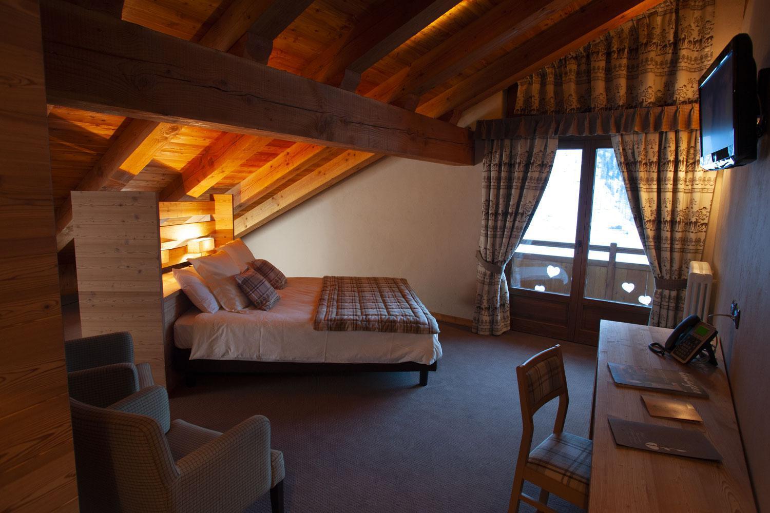 La Madonnina Del Gran Paradiso Wellness Hotel Cogne Bagian luar foto
